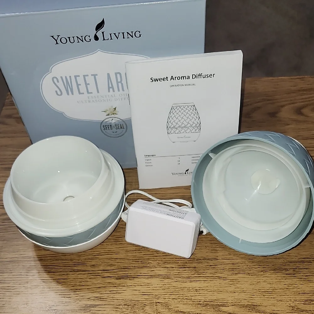 Young Living Sweet Aroma essential oil ultrasonic Diffuser - Blue and White